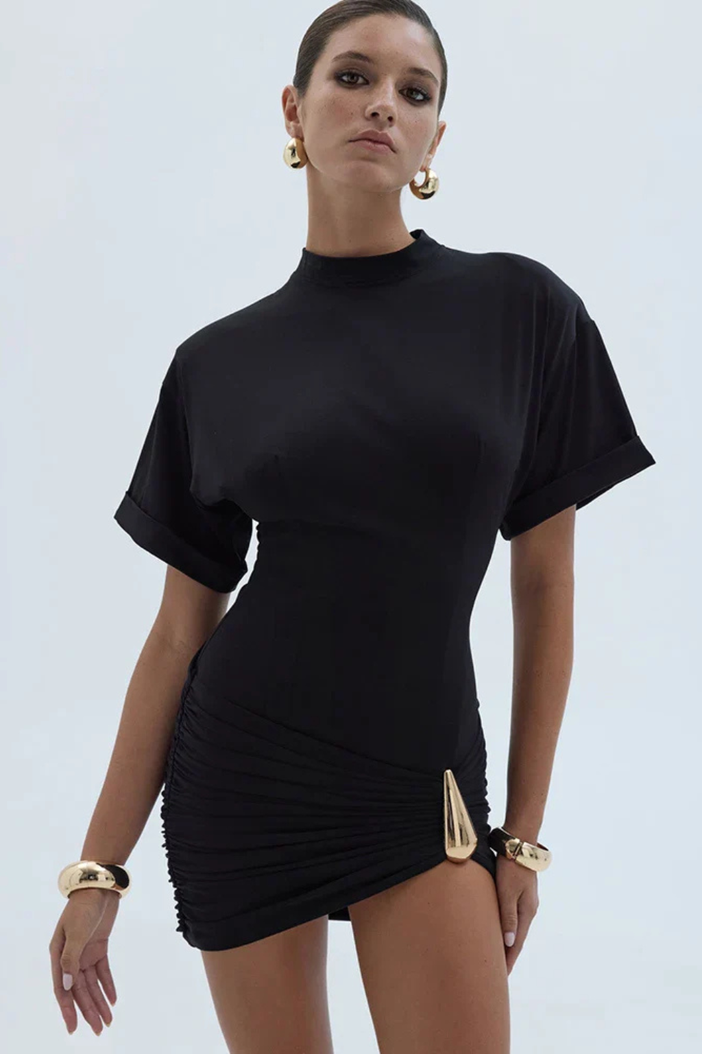 Women Short-Sleeve Ruched Bodycon Summer Wedding-Guest Mini Dress – Modern Everyday Look – Black – M